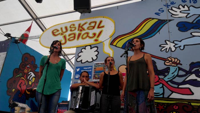 Aire ahizpak ALGARAko Iparralde egunean