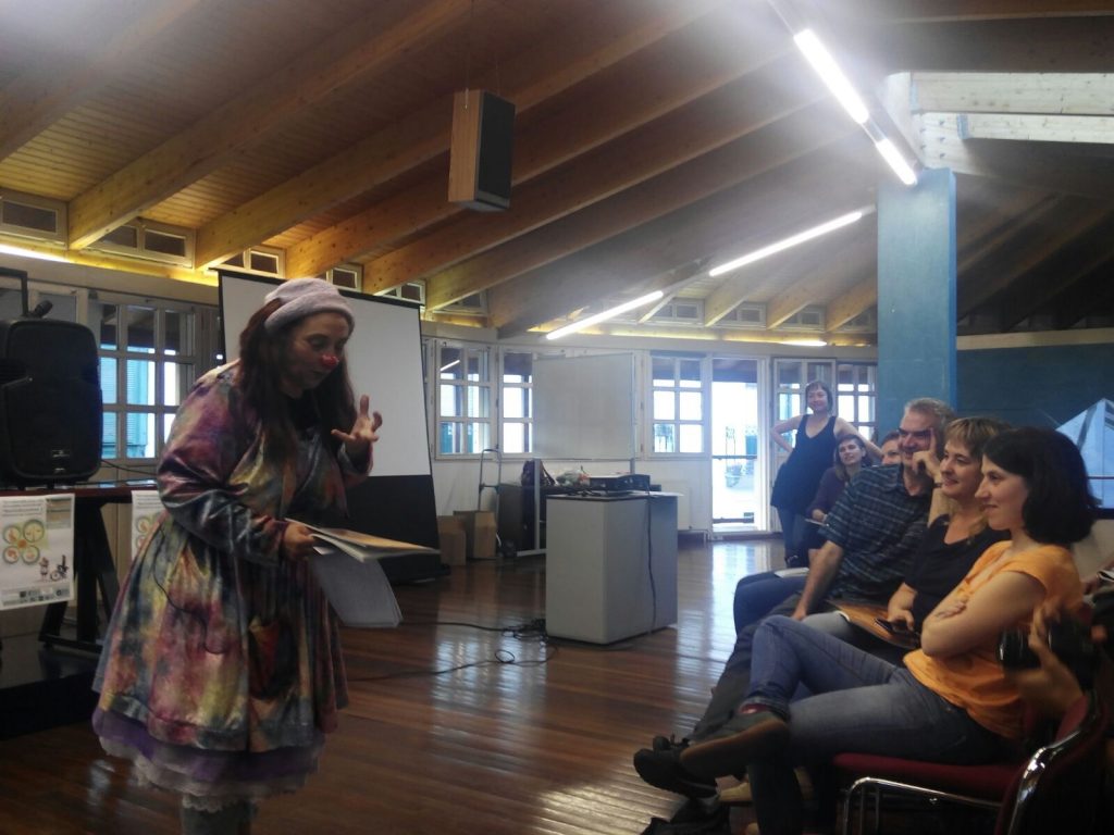 IBAIZABAL: Desazkundea; bizitza erdigunean jartzen duen mugimendua.