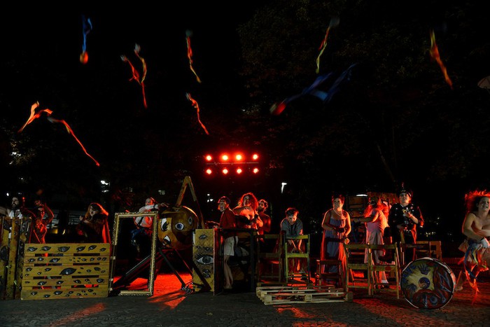 PIPERPOLIS: EHZ festibala eta Karrika antzerki taldea.
