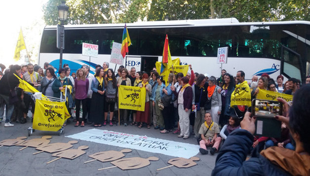 HIZPIDEA: Elkartasun karabana gaur abiatu da Greziara