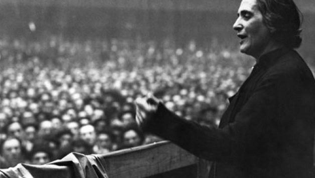 BEHIALAKO EGUN BATEZ: Dolores Ibarruri, “Pasionaria” hil zen