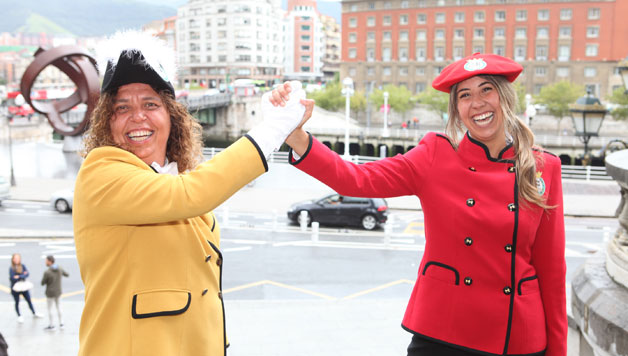 Nati Ovelleiro Sacristan eta Ane Ortiz Ballesteros aurtengo pregoilari eta txupinera