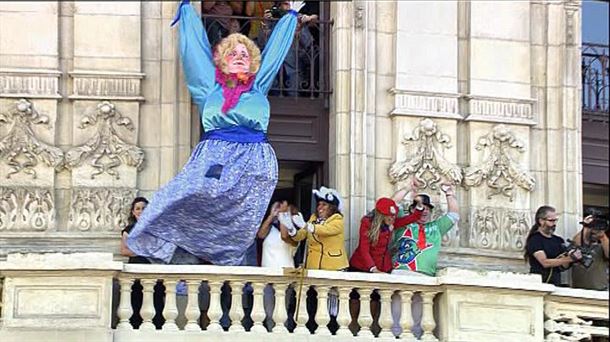 Aldarrikapenez betetako pregoia irakurri du Nati Ovelleirok