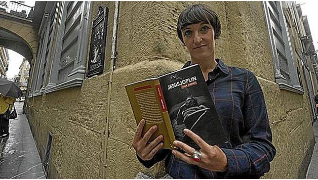 Uxue Alberdirekin solasean, bertsoaz, idazteaz, “Jenisjoplin” nobela berriaz