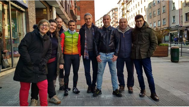 AUZOZ AUZO: Zorrotzatik eginiko zuzeneko saioa entzungai