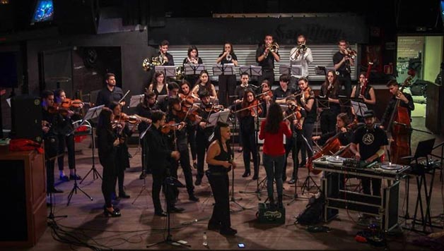 Aneguriaren “Frambuesas y Palomitas” diskoaren aurkezpena Behotsik orkestrarekin batera