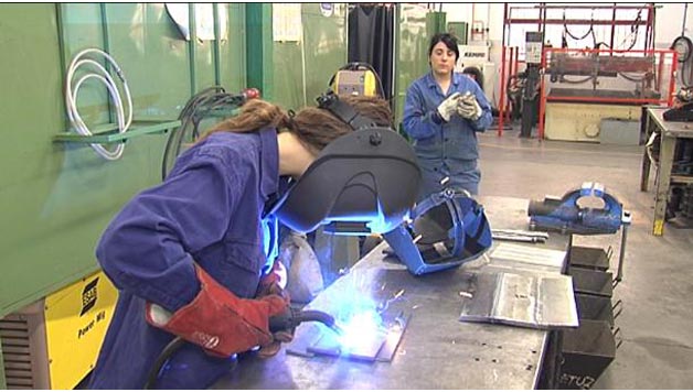 LANAREN EKONOMIA: Soldaten aurkako erasoan belaunaldien arteko arrakala eta AHT ezbaian