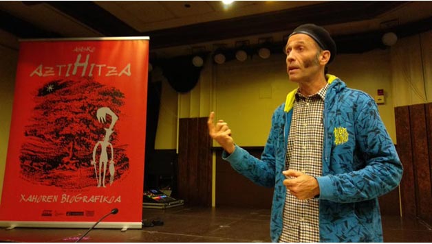 “Aztihitza”, Agosti Xahoren biografia aurkeztu du Asisko Urmenetak