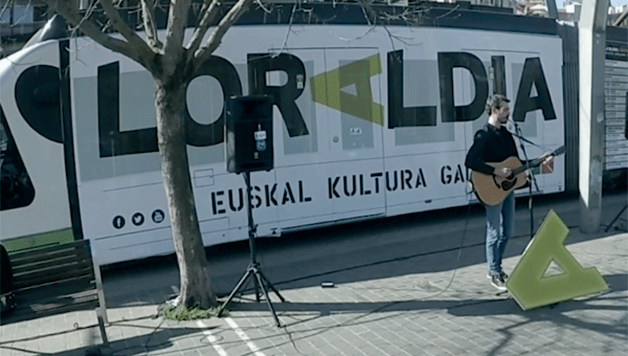 Bihar abiatuko da Loraldia jaialdia sentikariz blai