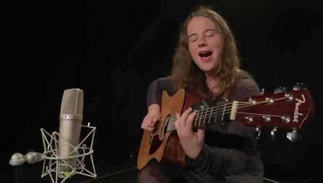 ‘Aho Uhal’ bakarkako bigarren diskoa aurkeztu du Olatz Salvador artista donostiarrak