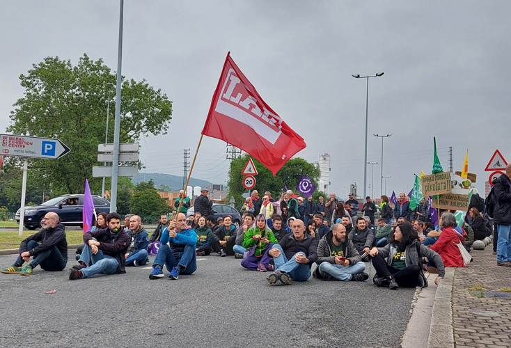 Munduko Bankuaren kongresuaren aurrean protestak abitu dituzte