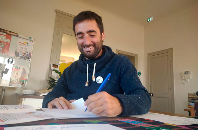 Eneko Gorri eta ‘Plazara’ ekimena ezagutu ditugu Anje Duhalderen eskutik