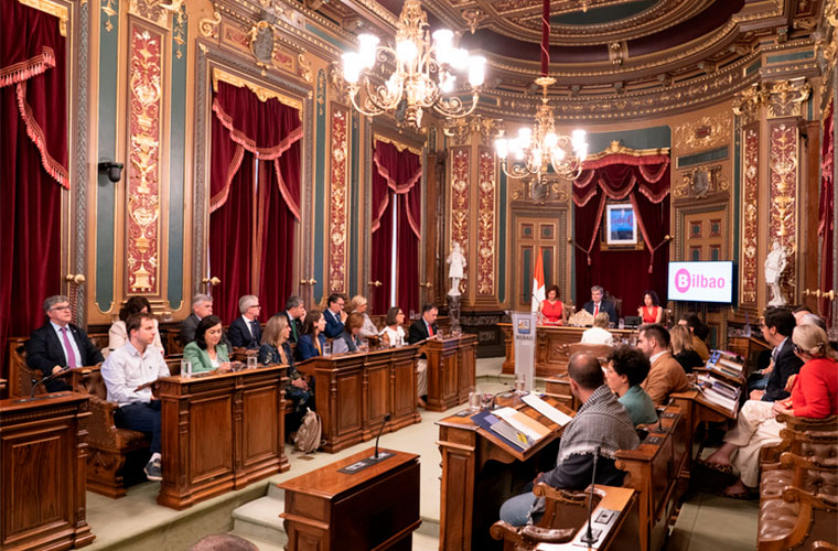 Juan Mari Aburtok bere agintaldiaren hamarkada aztertu du: ongizatea, erakargarritasuna eta akordioak