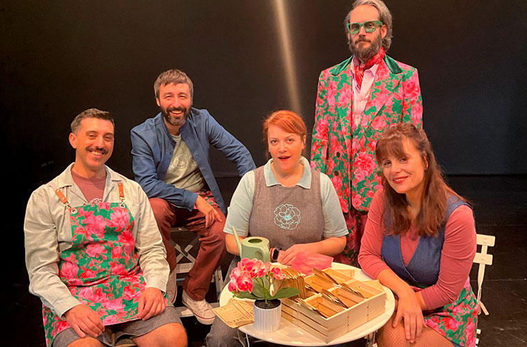 PIPERPOLIS: La Mapatxa teatroren “Lore hizkuntza” antzezlanaz