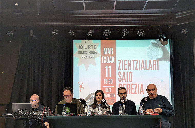 ZIENTZIALARI #141: Zientzialarik 10 urte (zuzeneko saio berezia) / Euskara beste hizkuntzak baino zailagoa da? (Cecilia Fernandez-Altonaga)