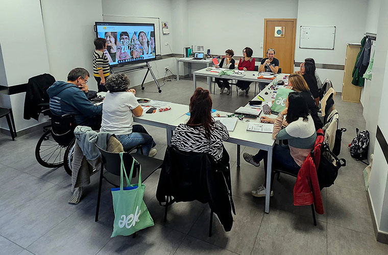 Doako eskolak eta mintzodromoak: AEK-ren “12. eguna” euskararen alde